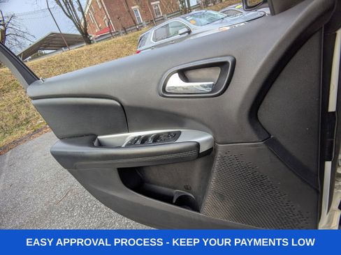 Used 2019 Dodge Journey SE w/ Premium Group image 30