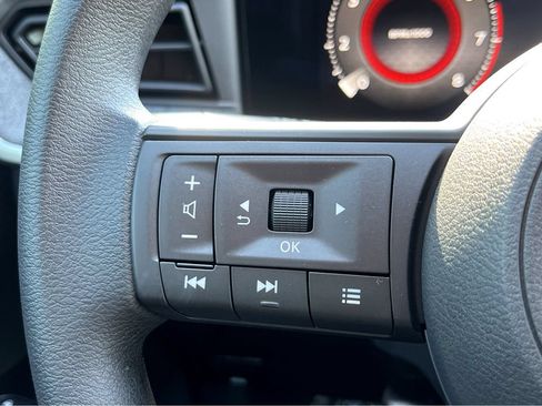 Used 2025 Nissan Kicks SV FWD image 14