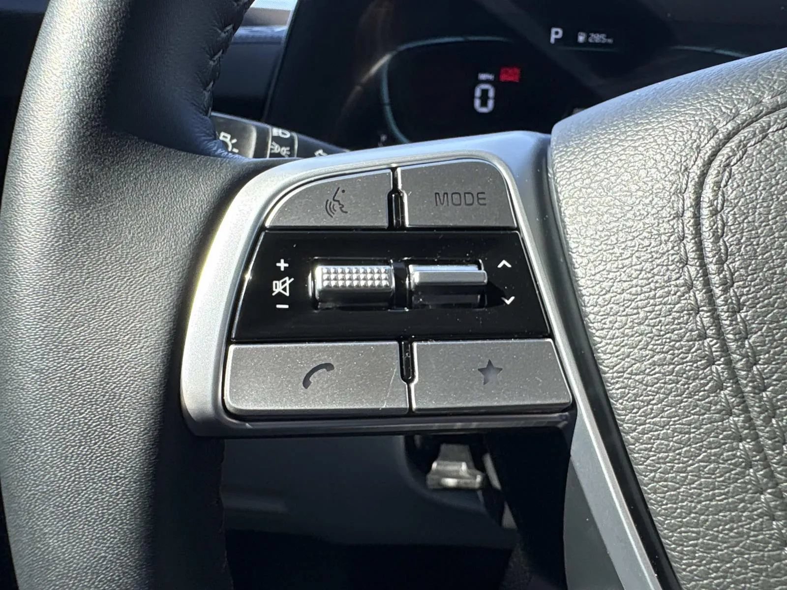 Used 2025 Kia Telluride S FWD image 33