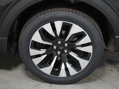 New 2026 Ford Explorer Platinum w/ LUX Leather Package image 17