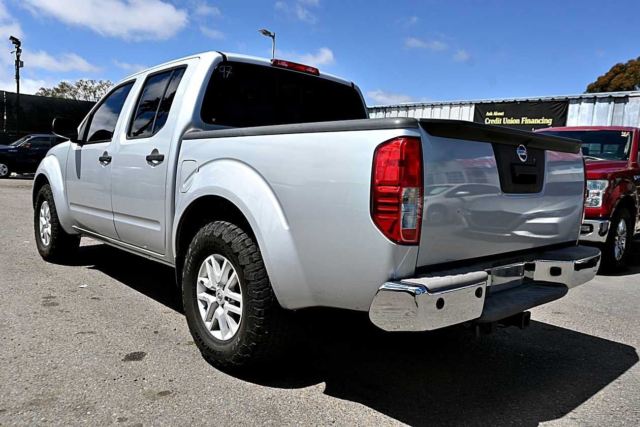 Used 2016 Nissan Frontier SV RWD image 4