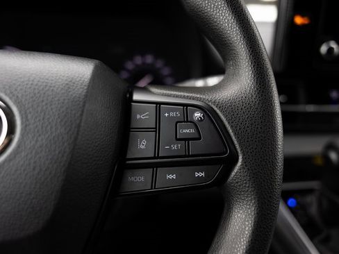 Used 2025 Toyota Sienna LE image 14