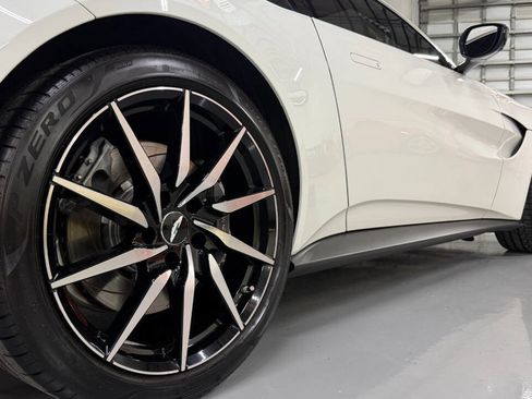 Used 2019 Aston Martin V8 Vantage Coupe RWD image 9