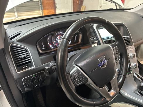 Used 2017 Volvo XC60 T5 Dynamic w/ Preferred Option Package image 18