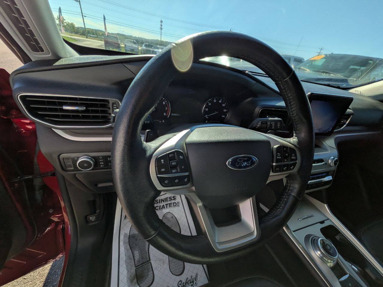 Used 2021 Ford Explorer XLT w/ Equipment Group 202A AWD/4WD image 13