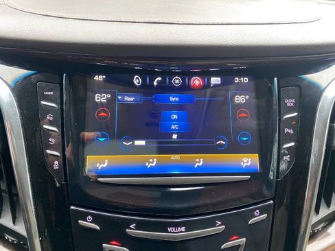 Used 2017 Cadillac Escalade ESV Standard 4dr SUV image 35