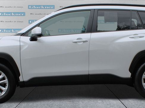 Used 2024 Toyota Corolla Cross LE image 10