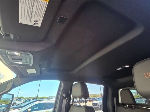 Used 2025 Chevrolet Silverado 2500 High Country w/ Technology Package AWD/4WD image 13