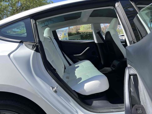 Used 2023 Tesla Model 3 Standard Range image 30