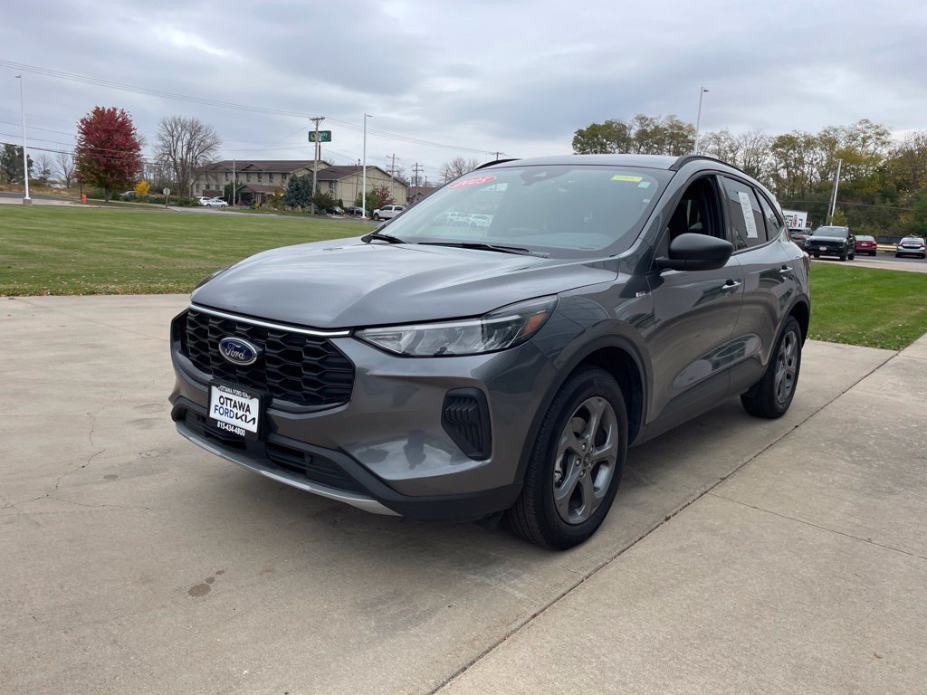 Used 2025 Ford Escape ST-Line AWD/4WD image 2