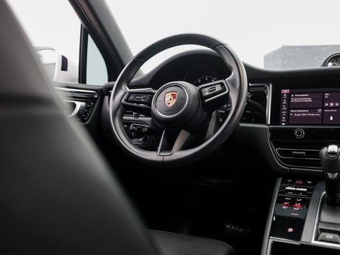 Certified 2023 Porsche Macan image 26