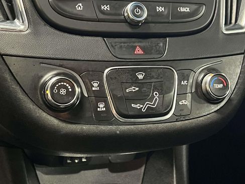 Used 2017 Chevrolet Malibu LT FWD image 18