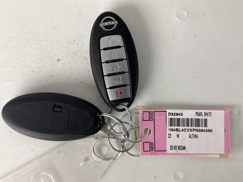 Used 2023 Nissan Altima 2.5 SR w/ SR Premium Package FWD image 22
