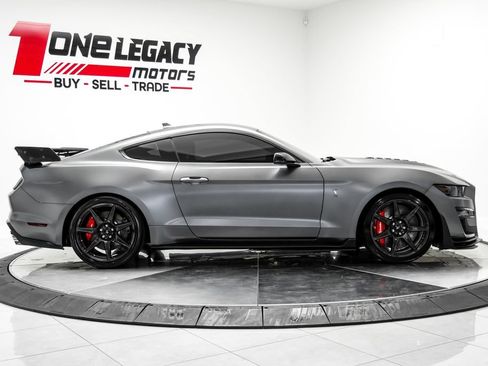 Used 2022 Ford Mustang Shelby GT500 w/ Carbon Fiber Track Pack RWD image 8