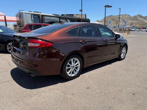 Used 2019 Ford Fusion SE FWD image 5
