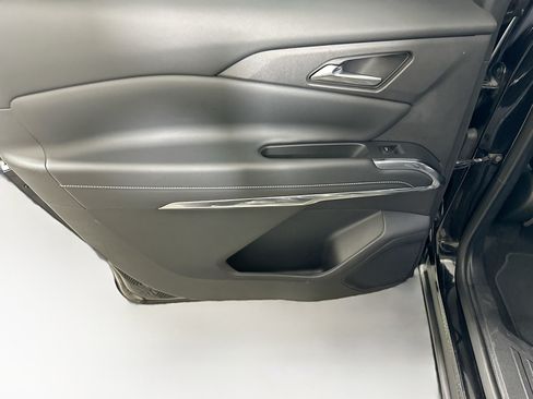 Used 2025 Chevrolet Traverse LT FWD image 25