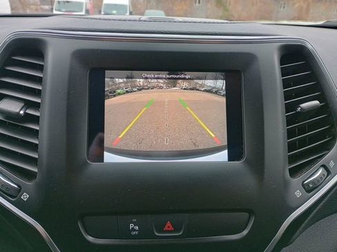 Used 2020 Jeep Cherokee Latitude Plus FWD image 32
