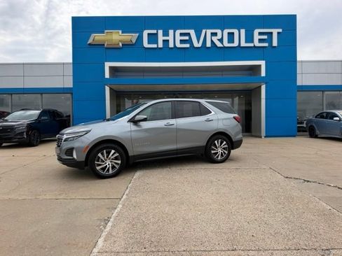 Used 2024 Chevrolet Equinox LT w/ LPO, Floor Liner Package AWD/4WD image 2