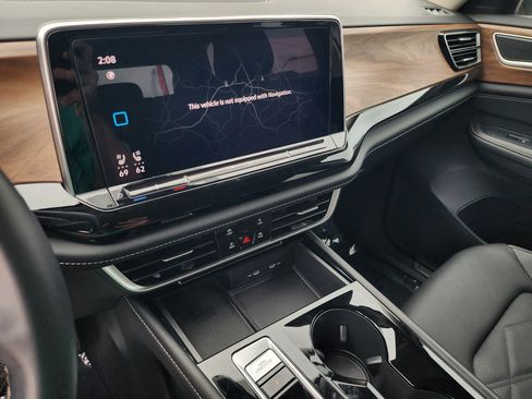 Used 2024 Volkswagen Atlas SE image 16