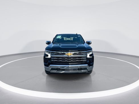 Used 2023 Chevrolet Silverado 1500 LTZ AWD/4WD image 3