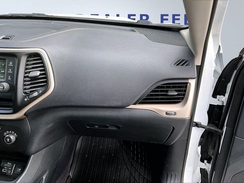 Used 2016 Jeep Cherokee Sport image 26