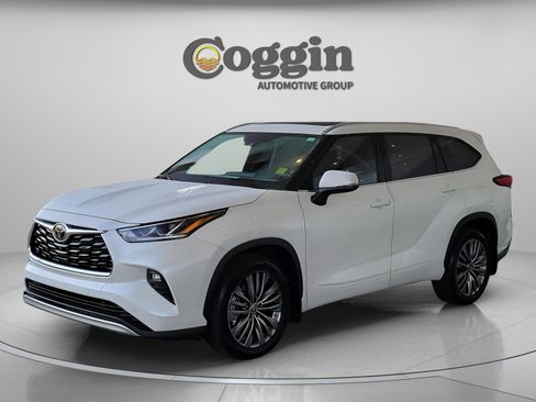Used 2020 Toyota Highlander Platinum image 2