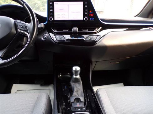 Used 2019 Toyota C-HR XLE FWD image 29