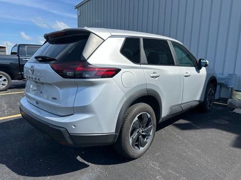 Used 2025 Nissan Rogue SV AWD/4WD image 8