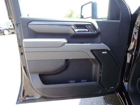 Used 2025 Chevrolet Silverado 2500 ZR2 w/ Technology Package AWD/4WD image 12