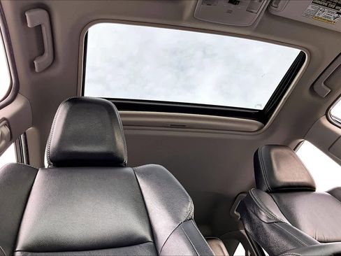 Used 2016 Toyota RAV4 Limited image 13