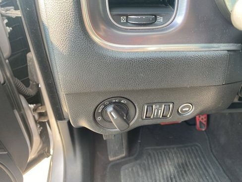 Used 2017 Dodge Charger SE w/ Popular Equipment Group image 19