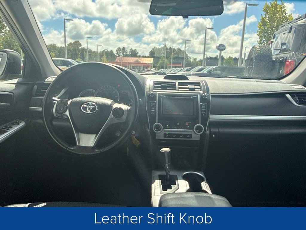 Used 2014 Toyota Camry SE FWD image 15