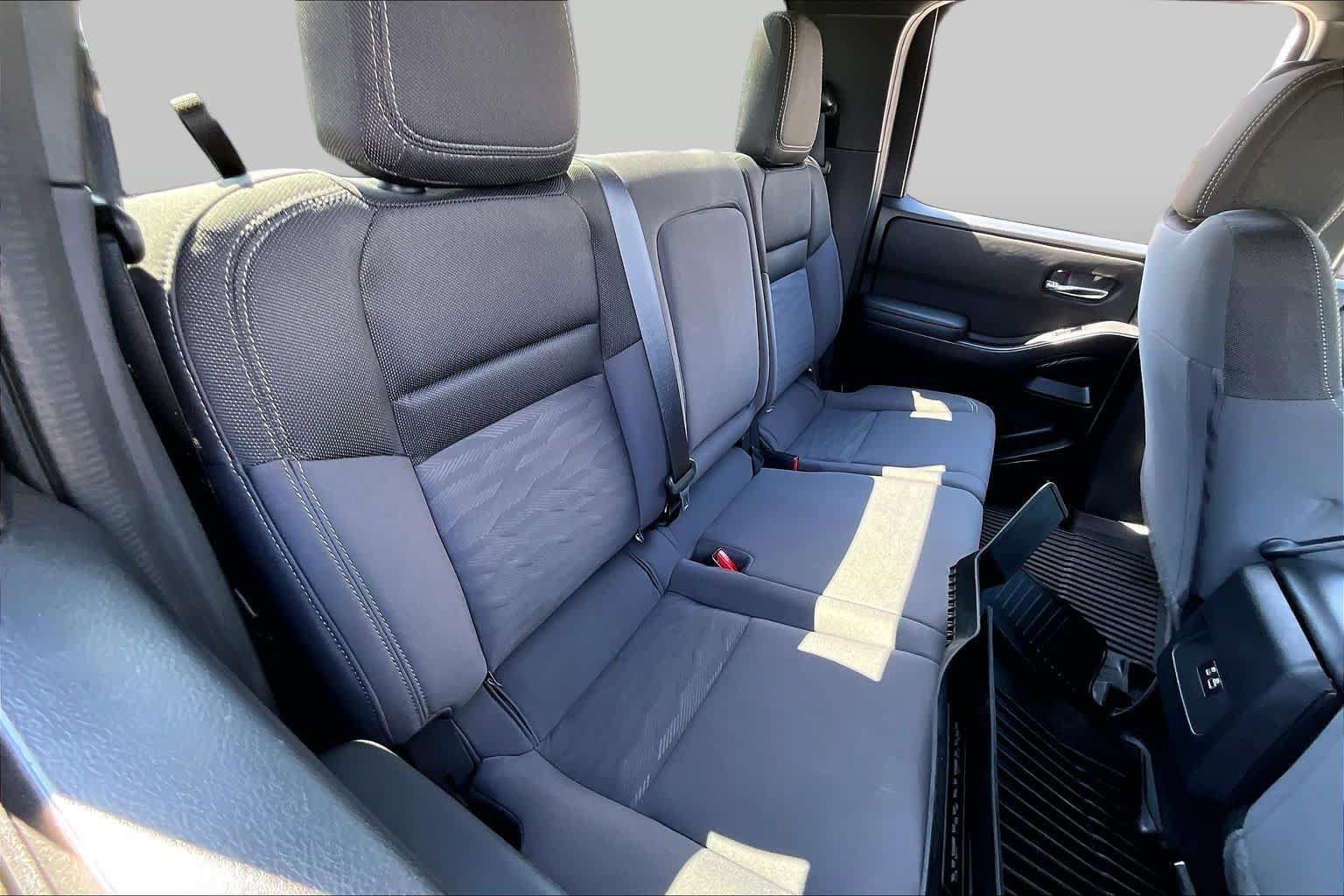 Used 2023 Nissan Frontier SV w/ Midnight Edition Package RWD image 18