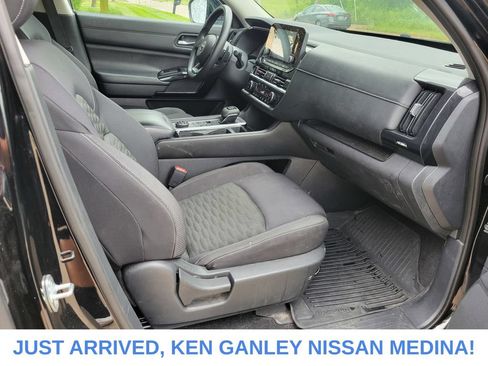 Used 2022 Nissan Pathfinder S AWD/4WD image 24