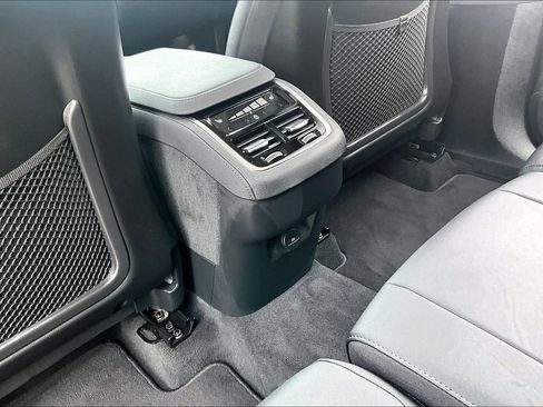 Certified 2025 Volvo XC90 B6 Plus image 31
