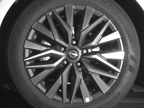 Used 2025 Nissan Altima 2.5 SV image 12