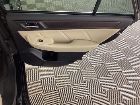 Used 2019 Subaru Outback 3.6R Limited w/ Popular Package #2 image 12