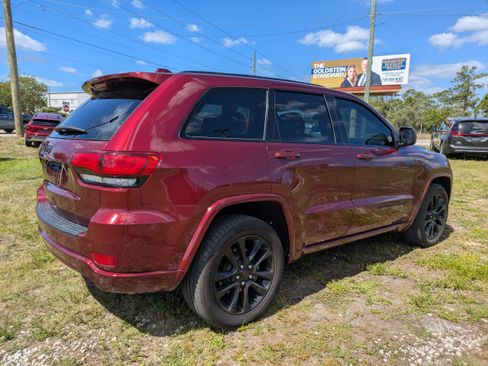 Used 2021 Jeep Grand Cherokee Laredo X RWD image 4