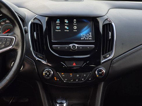 Used 2017 Chevrolet Cruze Premier image 17