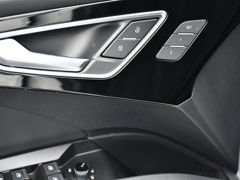 Certified 2024 Audi Q4 e-tron Prestige AWD/4WD image 5