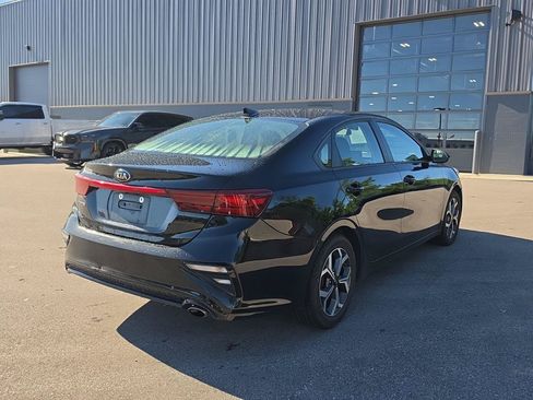 Used 2019 Kia Forte LXS FWD image 3