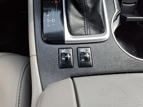 Used 2017 Toyota Highlander XLE image 18