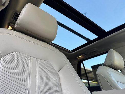 Used 2024 Ford Expedition Limited image 9