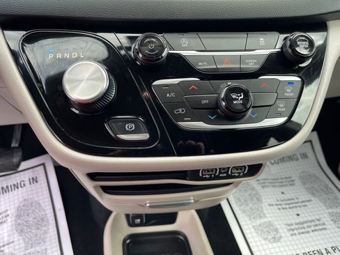 Used 2024 Chrysler Voyager LX image 24