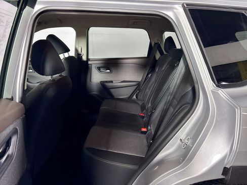 Used 2022 Nissan Rogue SV image 19