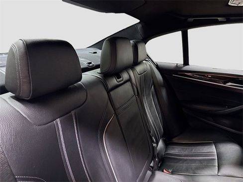 Used 2018 BMW 540i xDrive image 32