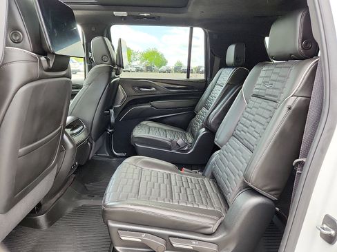 Used 2024 Cadillac Escalade ESV V w/ LPO, ONYX Package AWD/4WD image 10