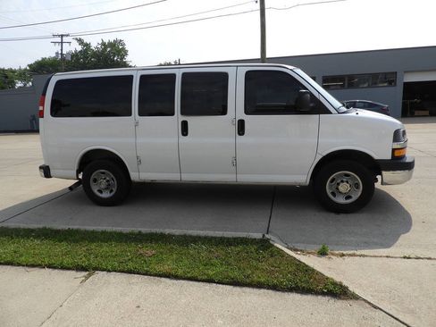 Used 2016 Chevrolet Express 2500 LT w/ LT Preferred Equipment Group RWD image 8