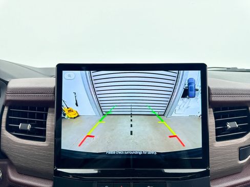 Used 2024 Ford Expedition Limited image 7