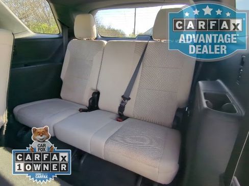 Used 2023 Chevrolet Traverse LS image 18